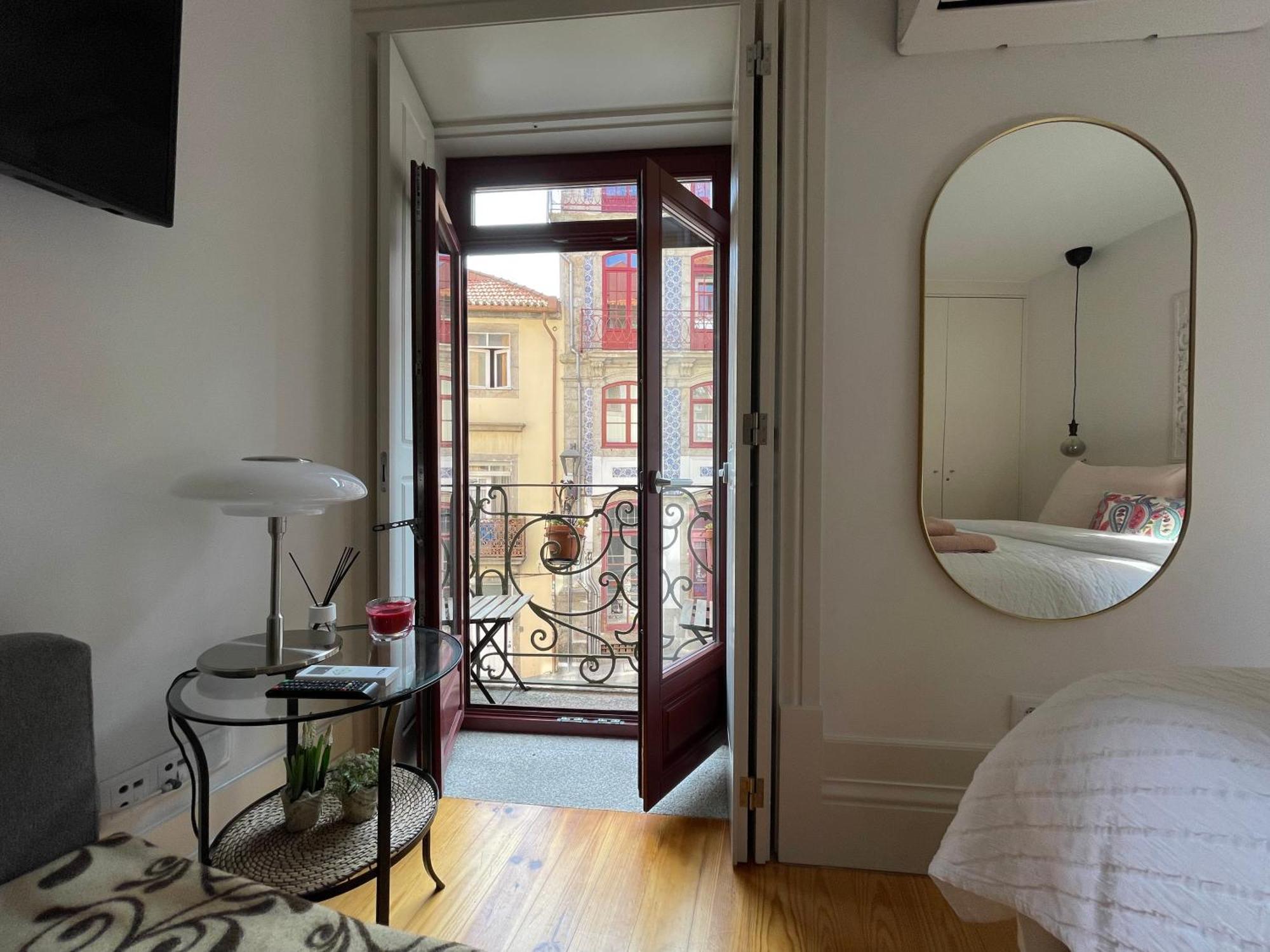 Historic Porto Balcony Hideaway - Taipas House 60 Apartment Exterior photo